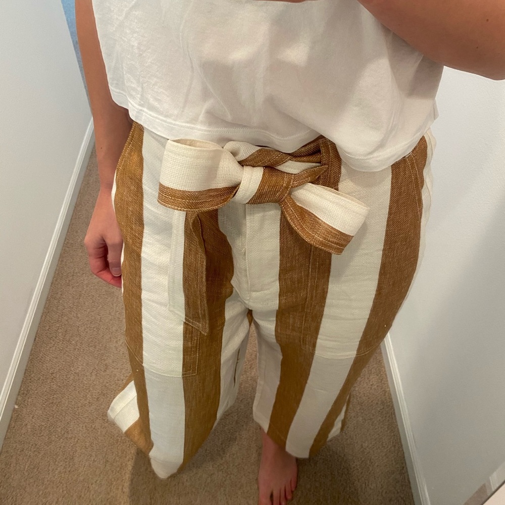 Striped linen cropped pants with belt